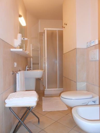 Bathroom 4, Hotel Atlantic, Bologna