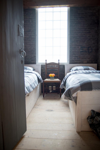Bedroom, Kerkovernachting, Wûnseradiel