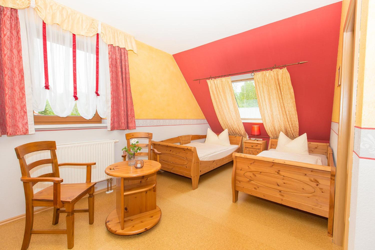 Others 5, Steigerwaldpension, Kitzingen