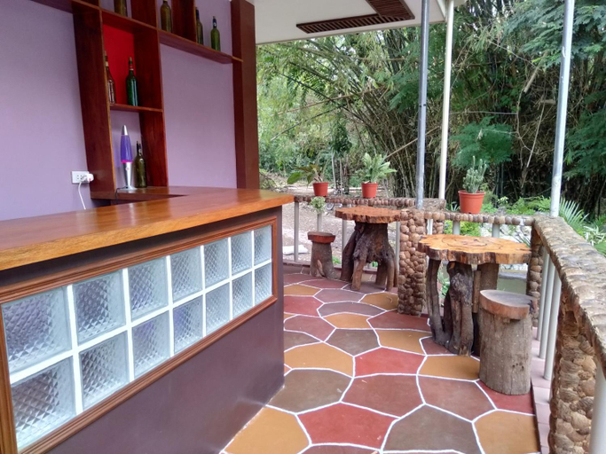 Food & Drinks, Banamboo, Badian
