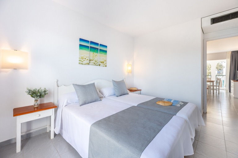 Bedroom 3, Vibra Caleta Playa Apartamentos, Baleares