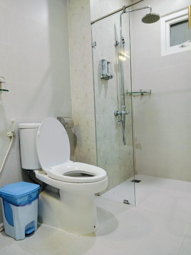 Bathroom 5, Adventure Hotel, District 1