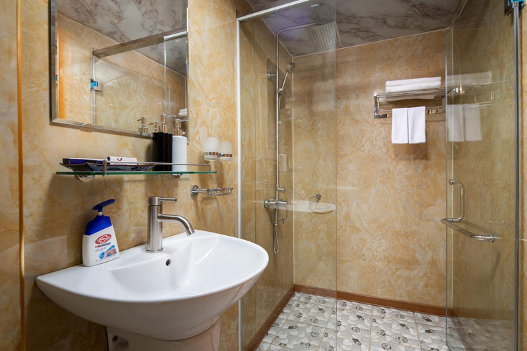 Bathroom, Venezia Halong Cruises, Cát Hải