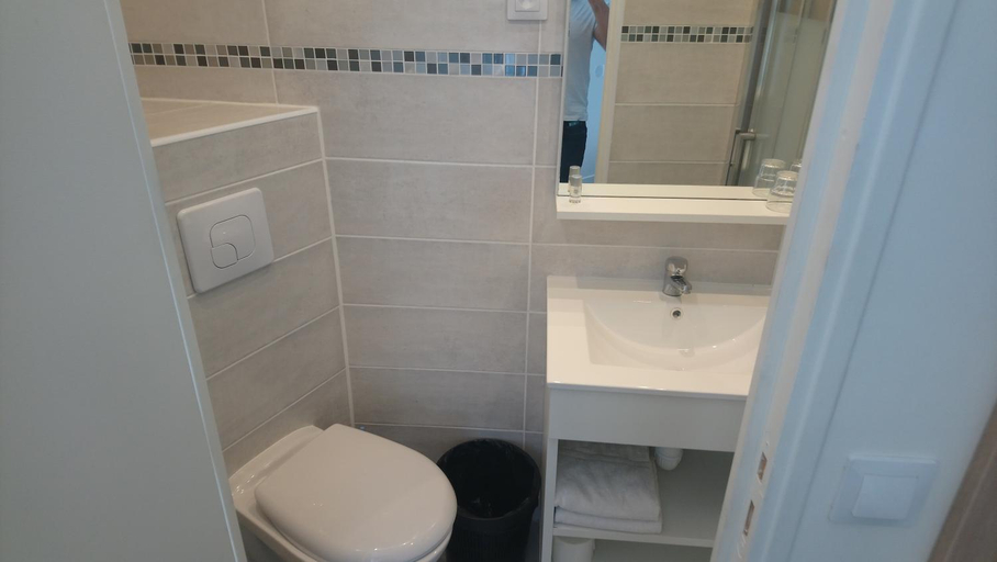 Bathroom 3, Hotel Rivoli, Paris