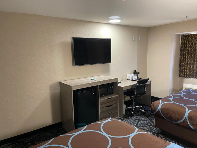 Bedroom 3, Super 8 by Wyndham San Antonio Downtown NE, Bexar