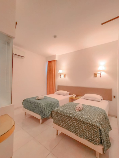 Bedroom 4, Dewarna Hotel Arifin Malang, Malang