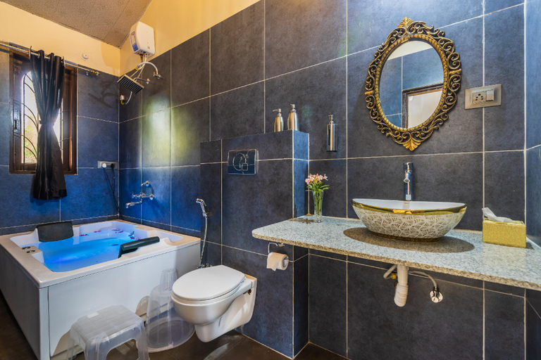 Bathroom 4, Kerbachi Wadi The Farm Resort, Pune