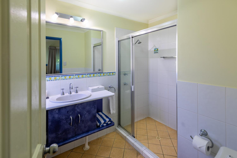 Bathroom 4, Ingenia Holidays Cairns Coconut, Cairns