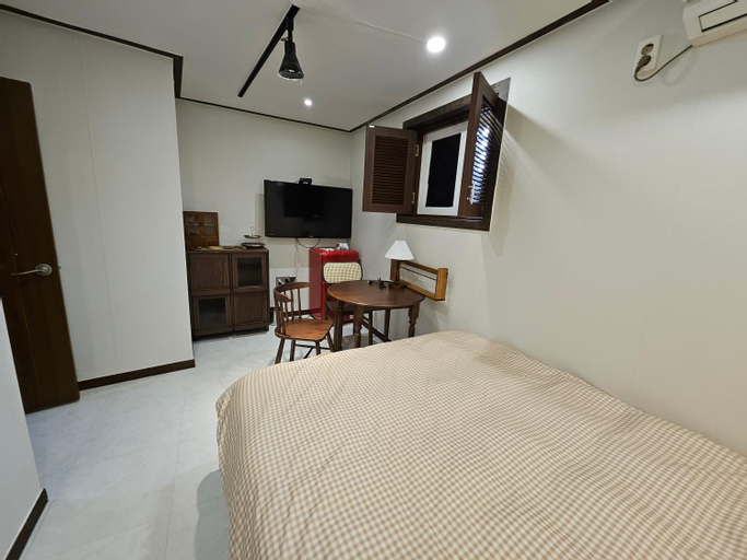 Bedroom 16