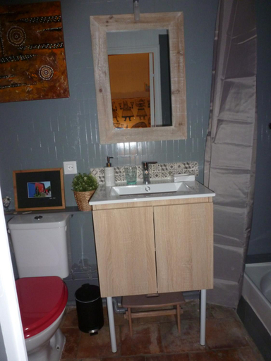 Bathroom 3, le rocher de Sampzon, Ardèche