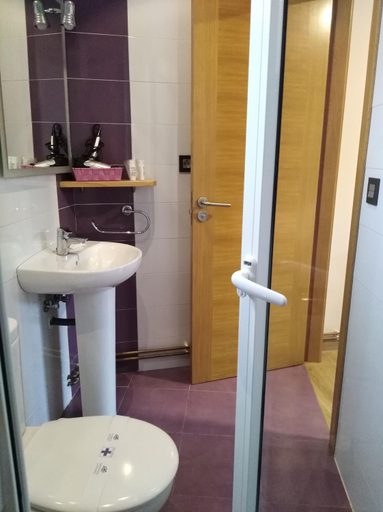 Bathroom 3, O Cruceiro, Lugo