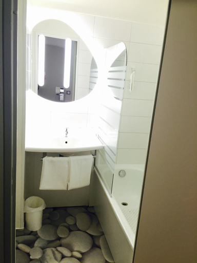 Bathroom 4, ibis budget Grigny Centre, Essonne