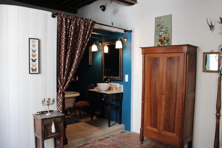 Bathroom 3, Le Boudoir d'artiste, Côte-d'Or