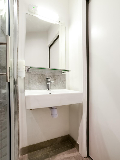 Bathroom, OYO Connaught Hotel Wolverhampton, Wolverhampton