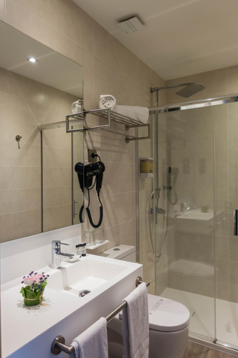 Bathroom 4, Hotel Oasis, Barcelona