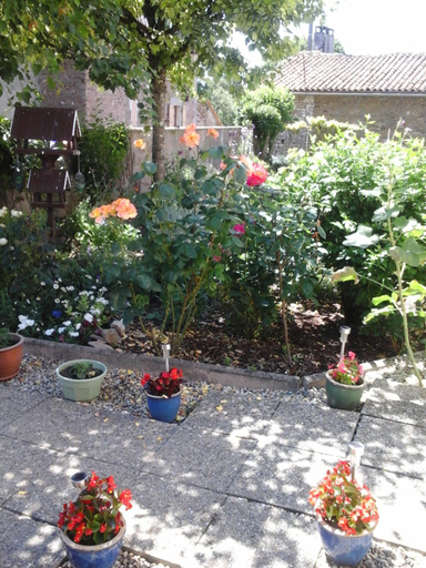 Others 2, La Maison Des Fleurs, Charente