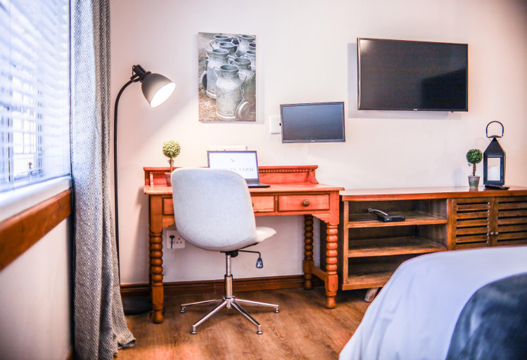 Bedroom 2, Modern Farm, Ngaka Modiri Molema