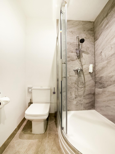 Bathroom 4, OYO Connaught Hotel Wolverhampton, Wolverhampton