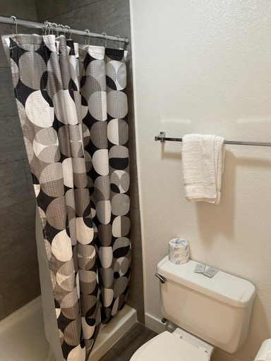 Bathroom, Premier Inns Thousand Oaks, Ventura