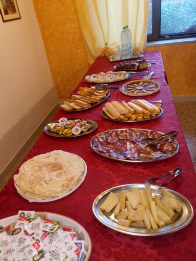 Food & Drinks