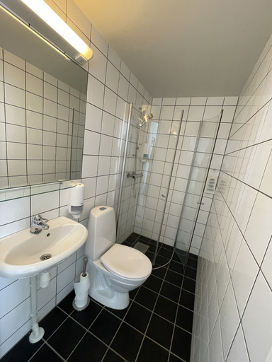Bathroom 3, Raulandsakademiet og Vandrerhjem, Vinje