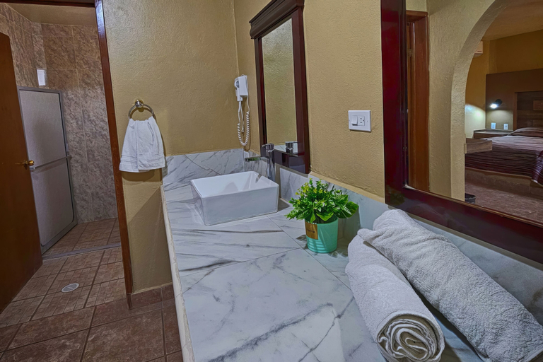 Bedroom 2, Hotel Oasis, Comondú