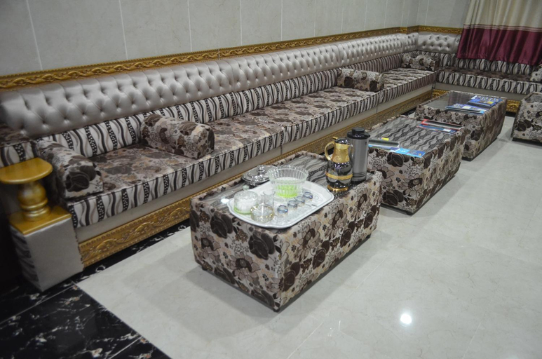 Others 4, Five Continents Hotel, Sur