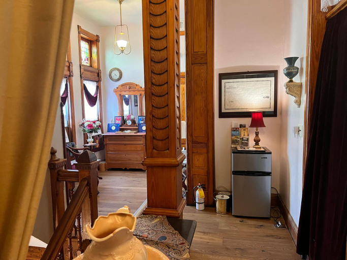 Others 4, Mansion on The Mile B&B, Marion