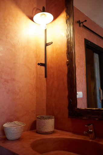 Bathroom 16