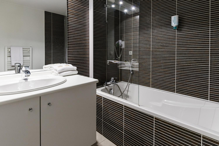 Bathroom 4, Lagrange Apart’Hotel Strasbourg Wilson, Bas-Rhin