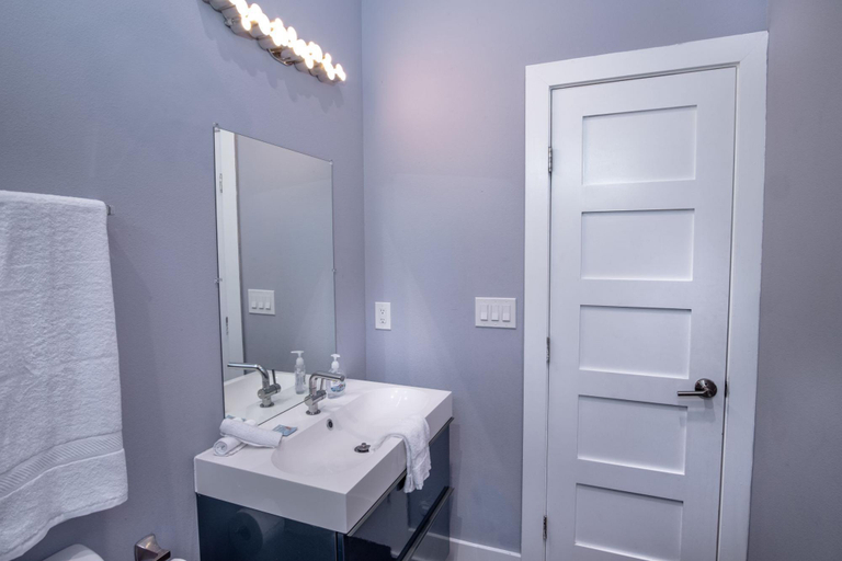 Bathroom 3, Prosperity Place Remodeled 3br 2ba Near Downtown, Bexar