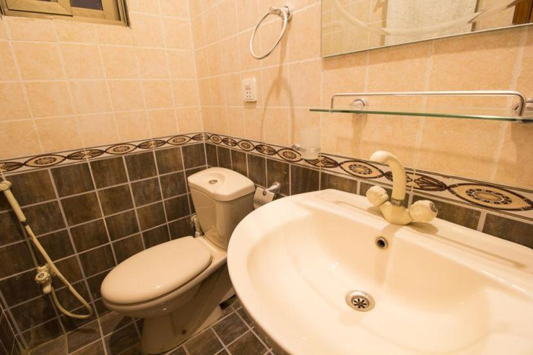 Bathroom 4, Royal Inn Hotel, Karachi