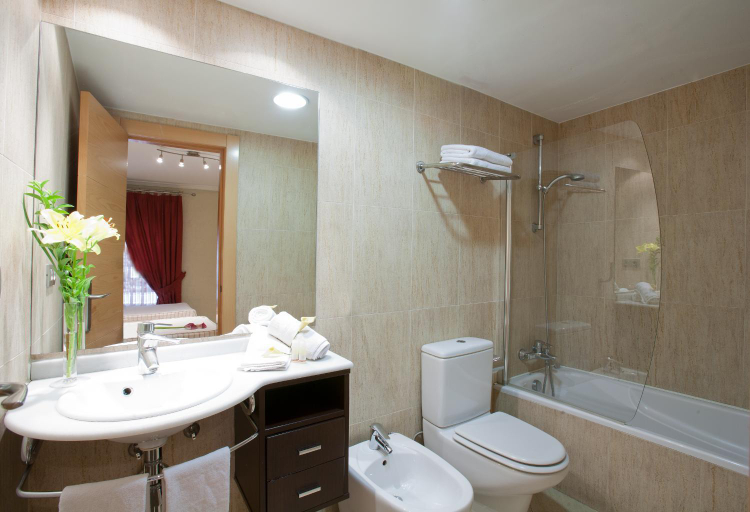 Bathroom 2, Presidente, Granada