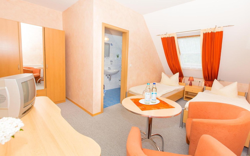 Others 4, Steigerwaldpension, Kitzingen