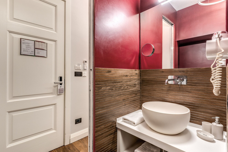 Bathroom 5, DC Collection Spagna, Rome