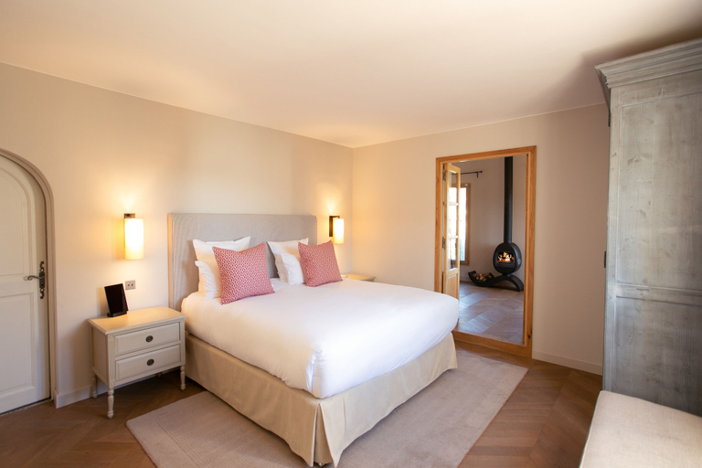 Bedroom 5, Lou Calen Retreat, Var