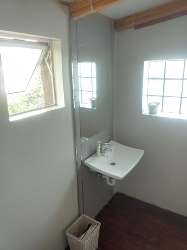 Bathroom 2, Garden Court Guest House, Chris Hani
