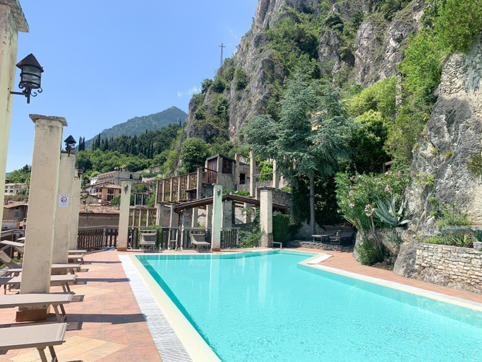 Others 5, Hotel Castell, Brescia