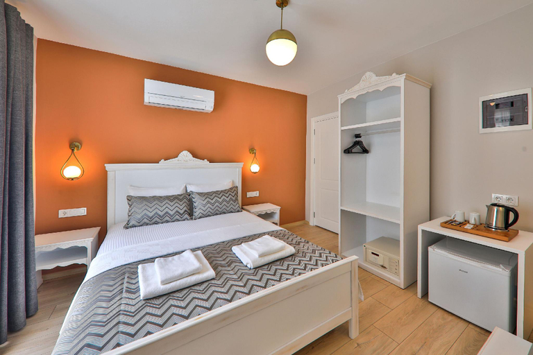 Others 4, Lora Kas Otel, Kaş