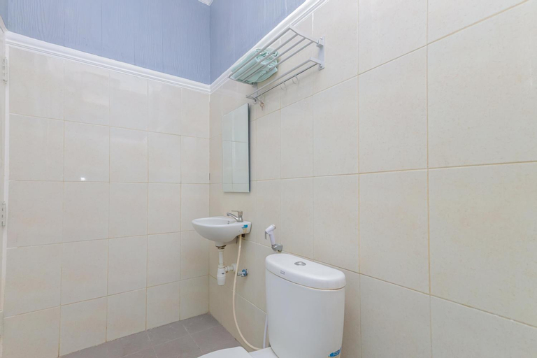 Bathroom 12