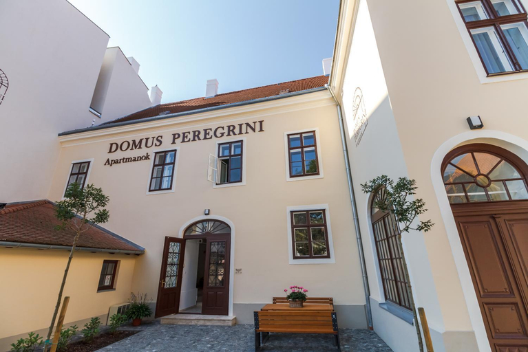 Others 3, Domus Peregrini Apartmanok, Győr