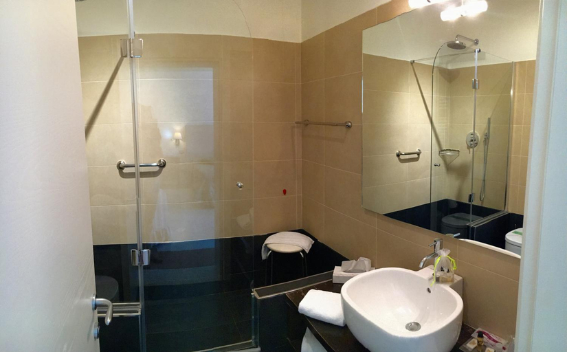 Bathroom 4, Sant Antonin, Venezia