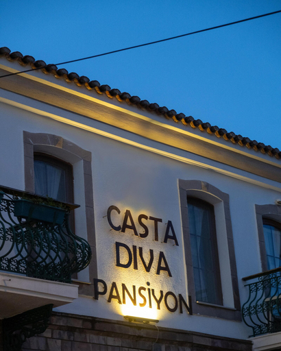 Exterior & Views, Casta Diva Urla, Urla