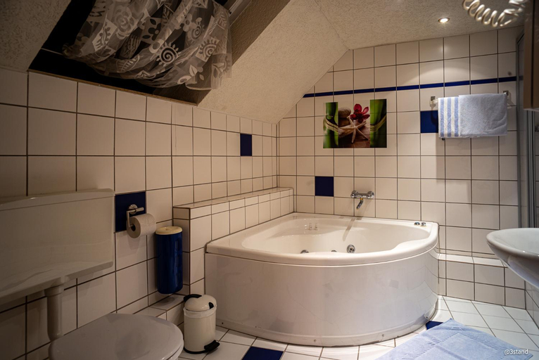 Bathroom 4