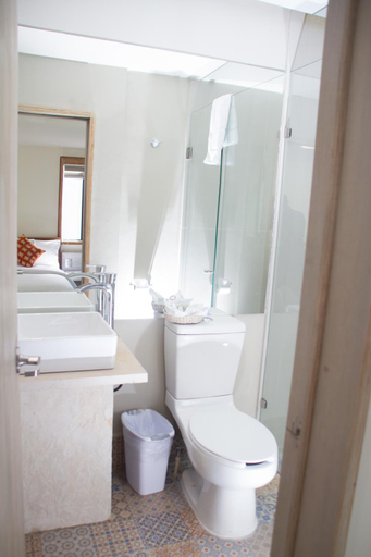 Bathroom 5, Helverica, San Cristóbal de las Casas