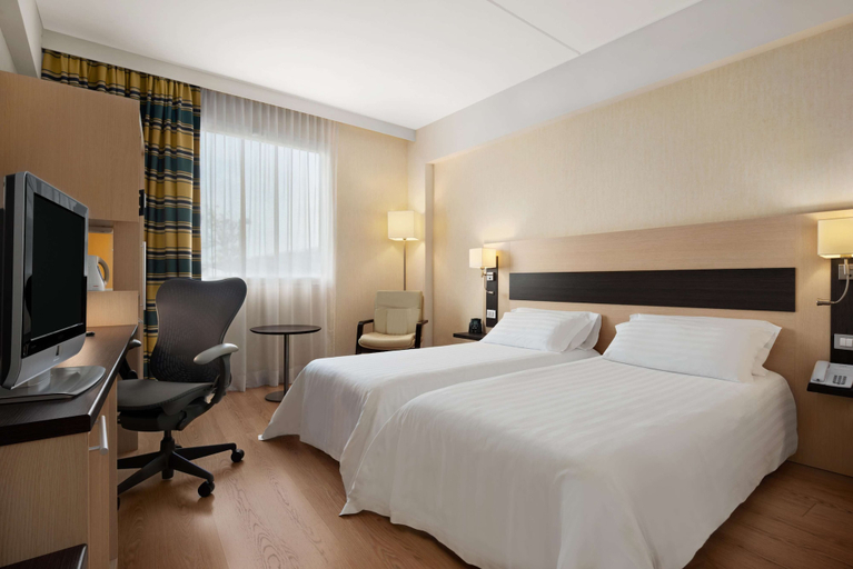 Bedroom 3, Hilton Garden Inn Rome Airport, Rome
