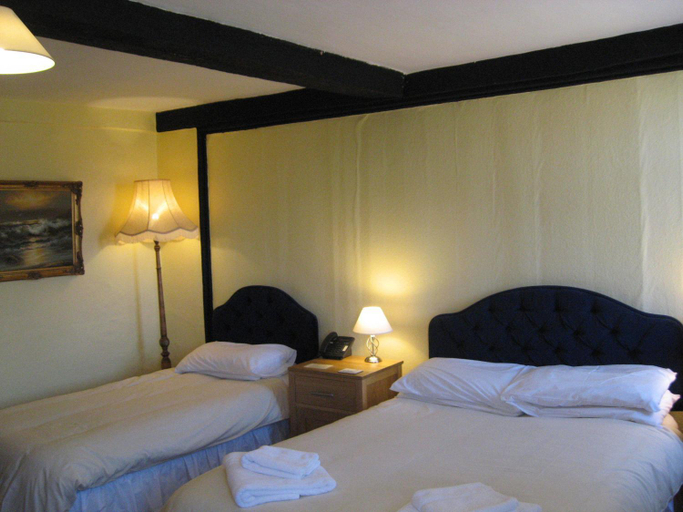 Bedroom 2, The Red Lion Hotel, Herefordshire