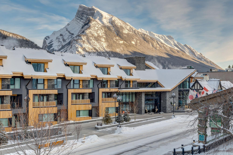 Exterior & Views