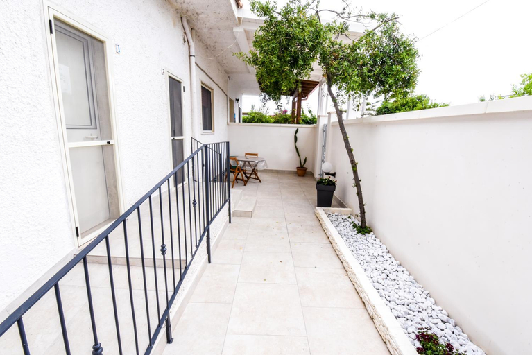 Others 5, B&B Macchia Mediterranea, Taranto