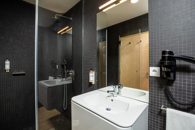 Bathroom 4, Feel Porto Codecal Apartments, Porto